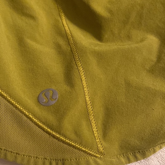 SOLD✨Lululemon Hotty Hot Short II Long 4" Size 8 - Picture 5 of 11